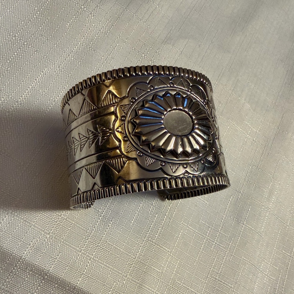 VINTAGE THICK SILVER TONE ETCHED CUFF BRACELET